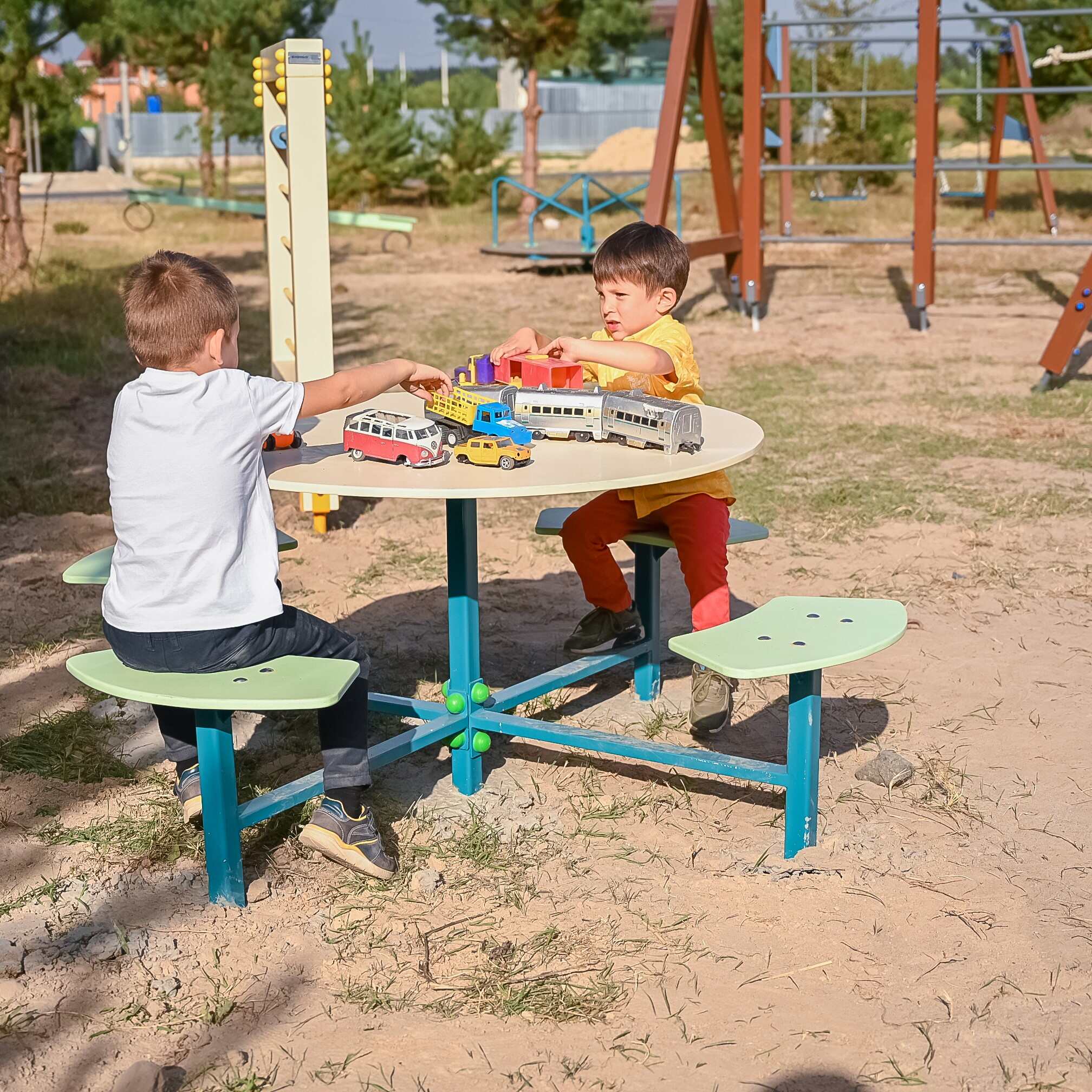 Детский столик разборный KIDIGO