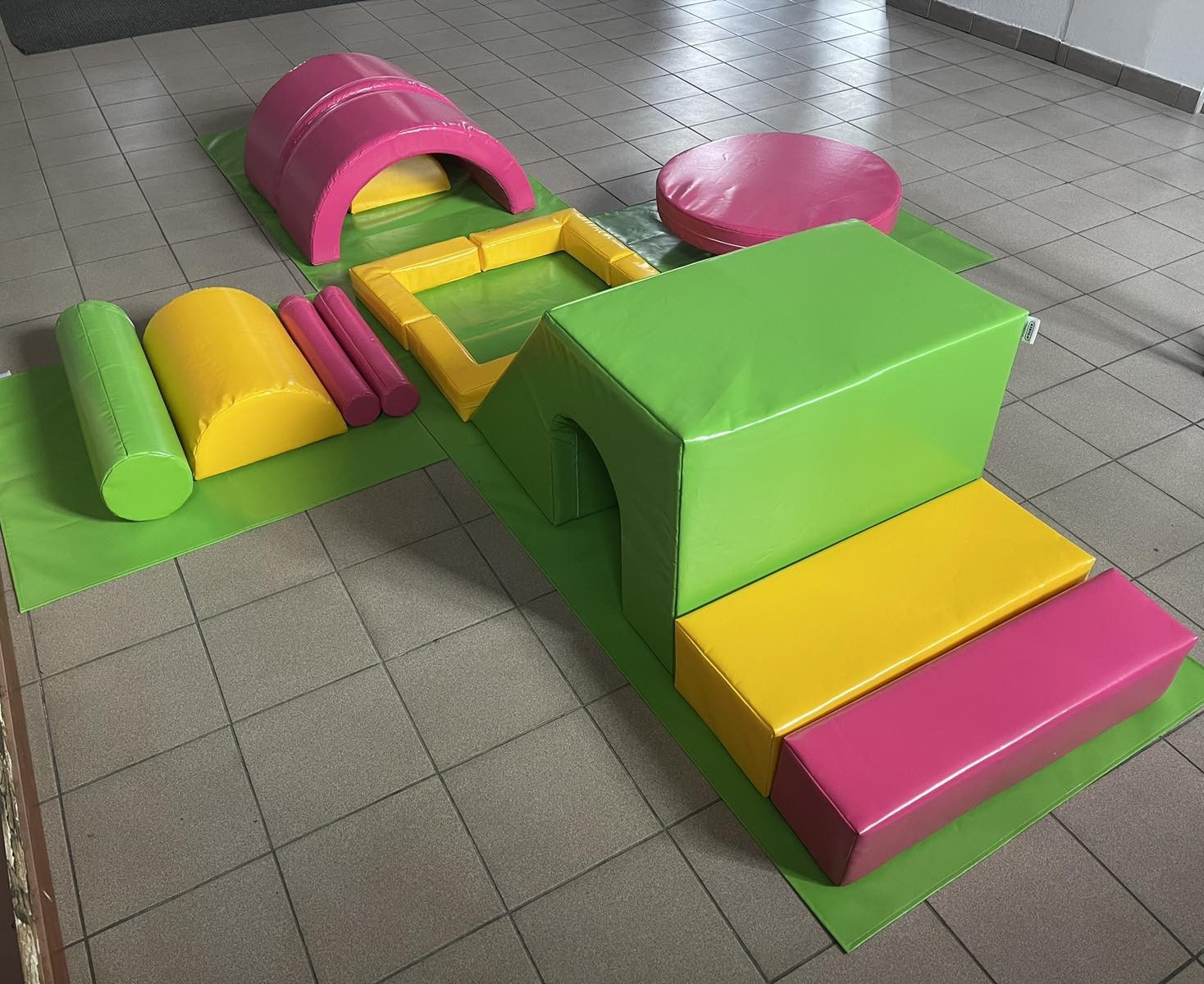 Полоса препятствий Здесь и Там KIDIGO